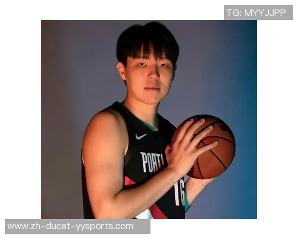 杨瀚森被下放开展联盟仍是宠儿！为助理总经理过生日，附上中文版